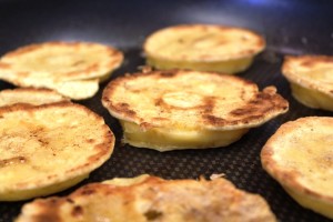 Oma’s Apple Pancakes l cookinginmygenes.com