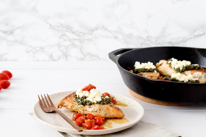 Pesto Baked Chicken | cookinginmygenes.com