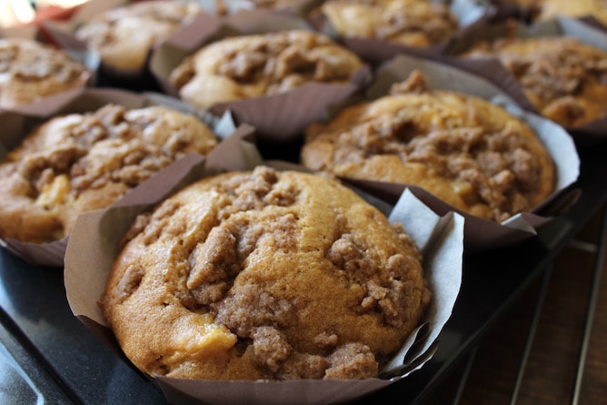 Momma's Apple Muffins l cookinginmygenes.com