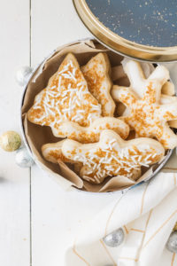 Shortbread Cookies with Lemon Icing | cookinginmygenes.com