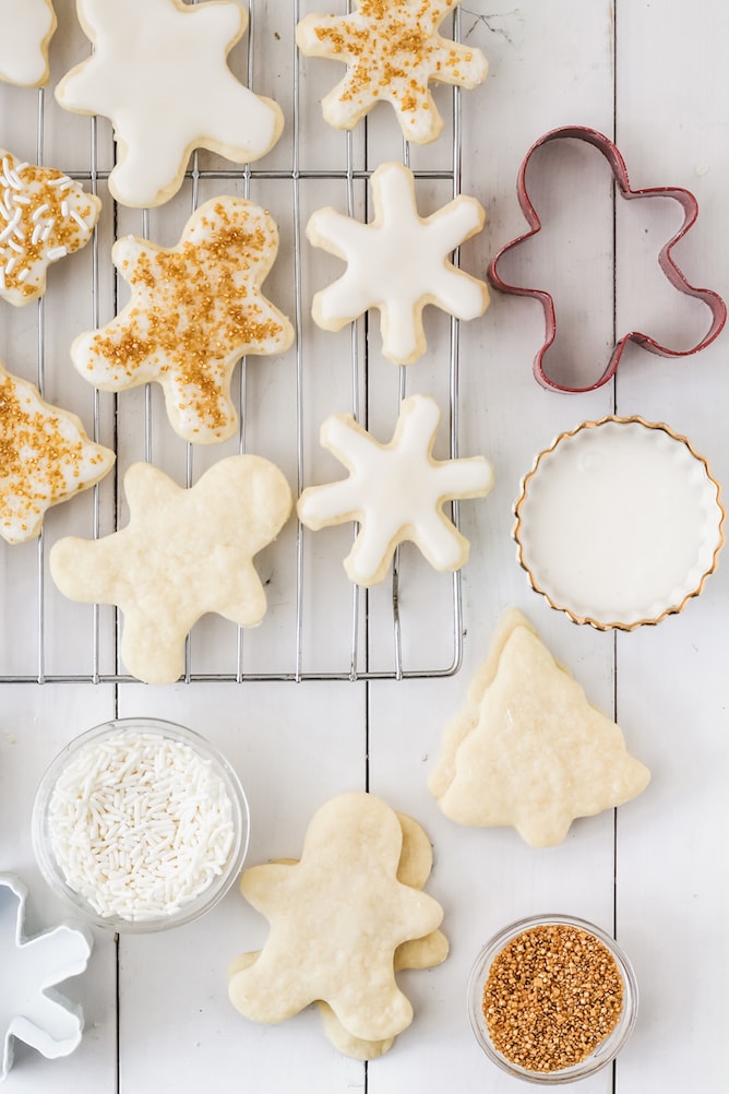 Shortbread Cookies with Lemon Icing | cookinginmygenes.com