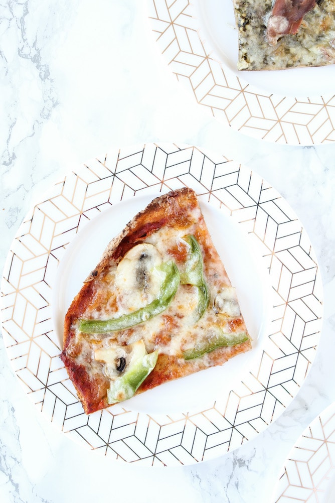 Green Pepper & Mushroom Pita Pizza | cookinginmygenes.com