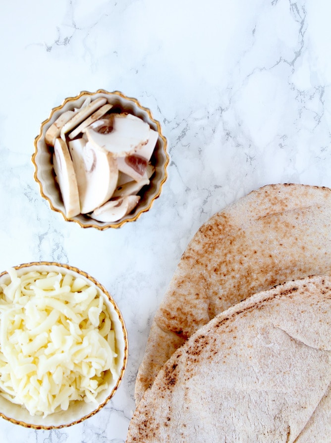 White Mushroom Pita Pizza | cookinginmygenes.com