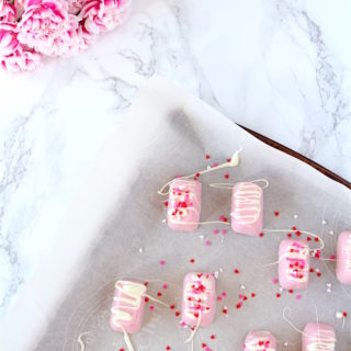 Easy DIY Valentine's Day Chocolates | cookinginmygenes.com
