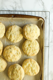 Cheddar-Thyme Biscuits | cookinginmygenes.com