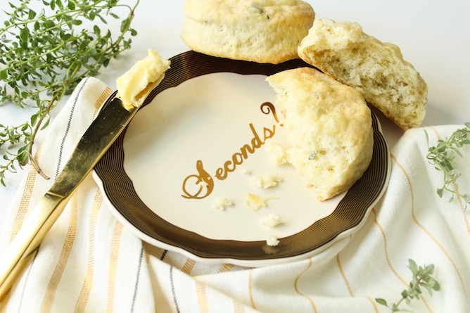 Cheddar-Thyme Biscuits | cookinginmygenes.com