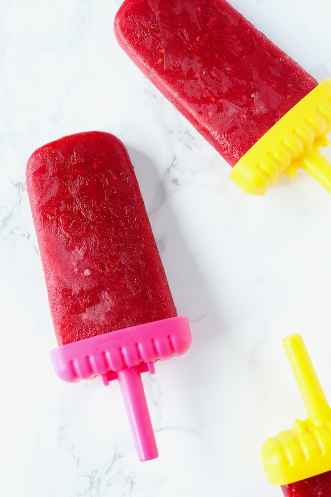 Raspberry Rosé Popsicles | cookinginmygenes.com