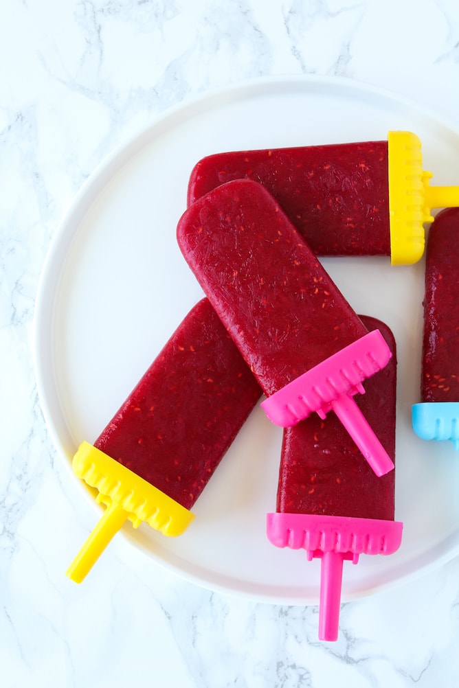 Raspberry Rosé Popsicles | cookinginmygenes.com