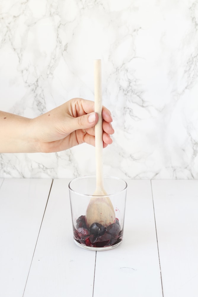 Cherry Bourbon Lemonade Smash | cookinginmygenes.com