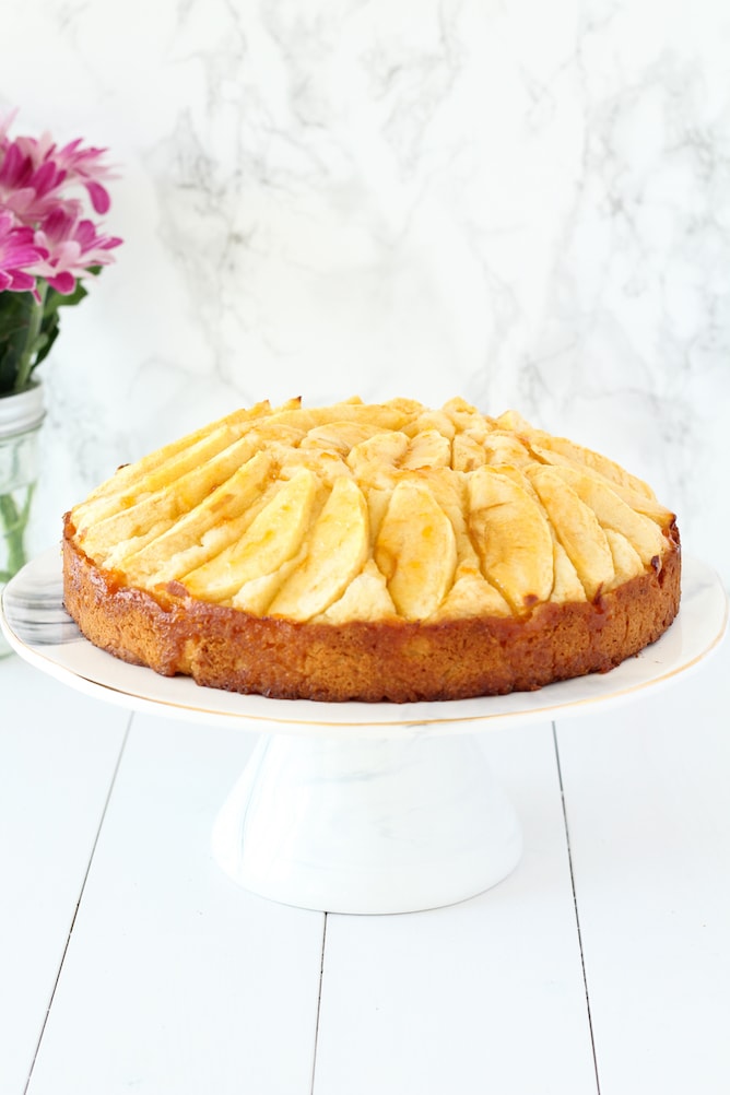 Apple Sponge Cake | cookinginmygenes.com