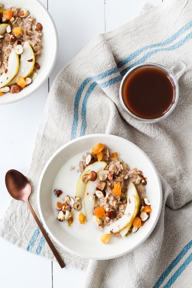 Spiced Oatmeal with Honey Pears | cookinginmygenes.com