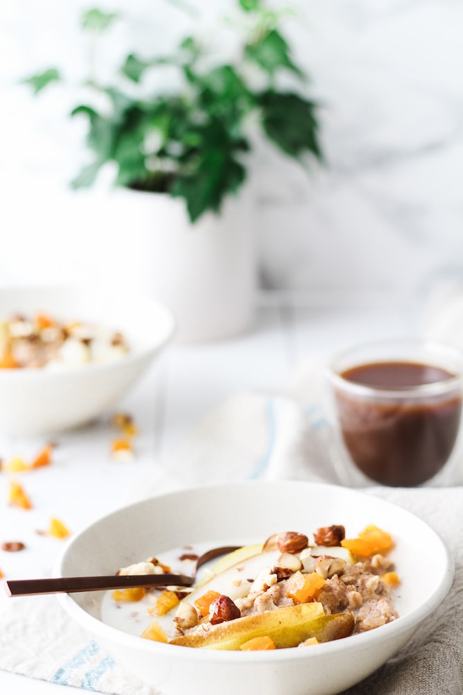 Spiced Oatmeal with Honey Pears | cookinginmygenes.com