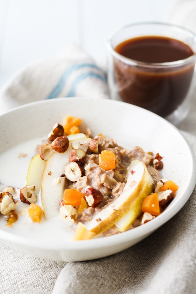 Spiced Oatmeal with Honey Pears | cookinginmygenes.com