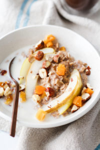 Spiced Oatmeal with Honey Pears | cookinginmygenes.com