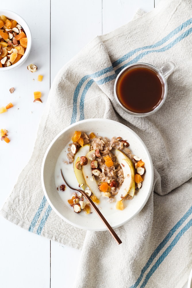 Spiced Oatmeal with Honey Pears | cookinginmygenes.com