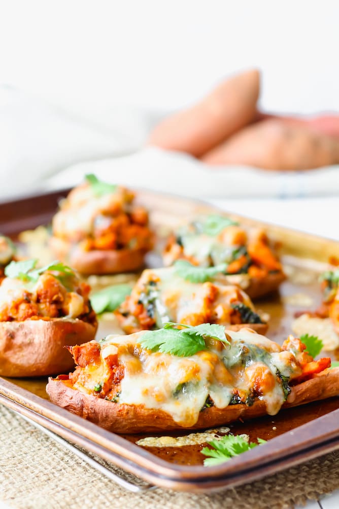 Tex-Mex Sweet Potatoes with Chickpeas and Kale | cookinginmygenes.com