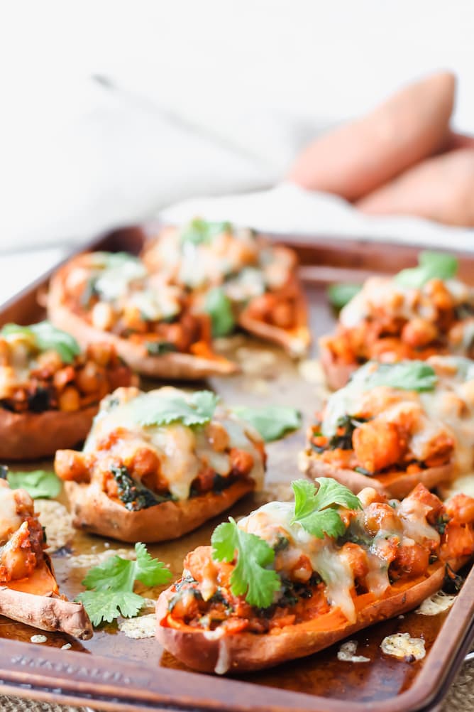 Tex-Mex Sweet Potatoes with Chickpeas and Kale | cookinginmygenes.com