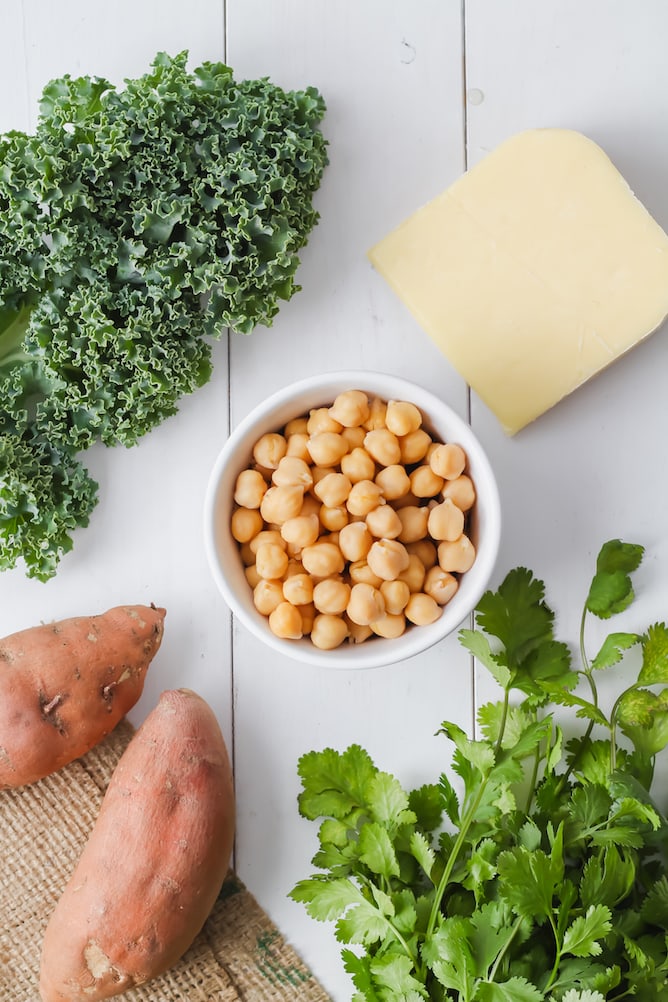 Tex-Mex Sweet Potatoes with Chickpeas and Kale | cookinginmygenes.com