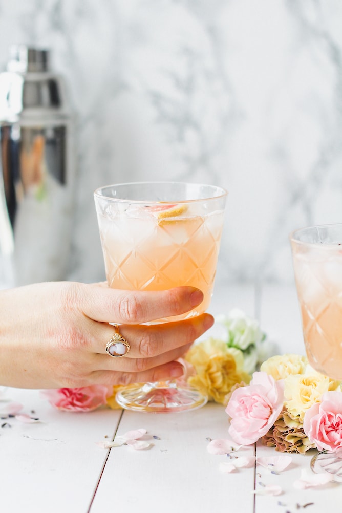 Grapefruit Lavender Spring Blossom Cocktail | cookinginmygenes.com