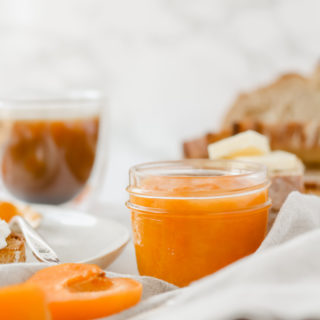 Easy Apricot Jam | cookinginmygenes.com