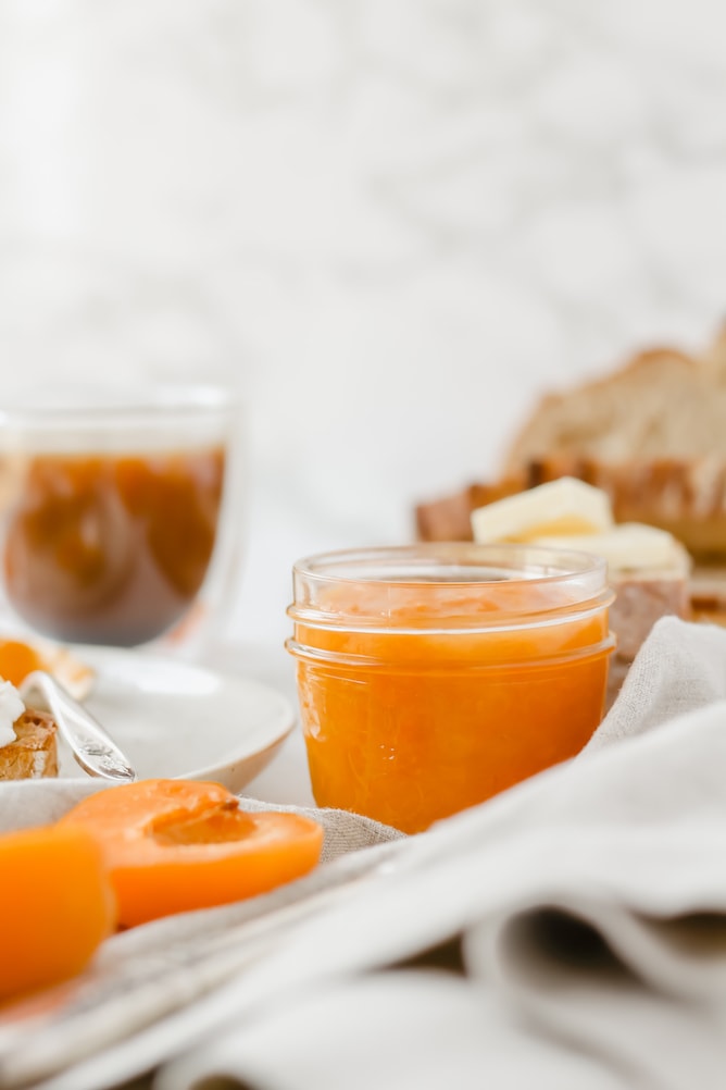 Easy Apricot Jam | cookinginmygenes.com