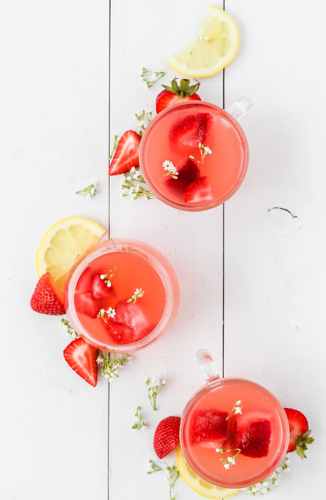 Strawberry Lemonade Rosé Punch | cookinginmygenes.com