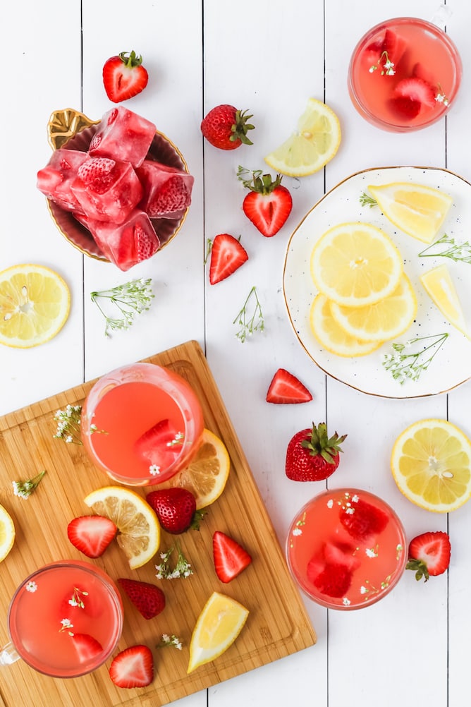 Strawberry Lemonade Rosé Punch | cookinginmygenes.com