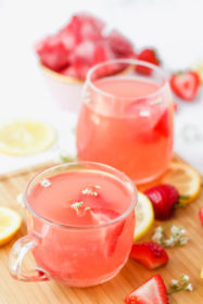 Strawberry Lemonade Rosé Punch | cookinginmygenes.com