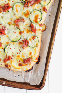 Zucchini and Prosciutto Pizza | cookinginmygenes.com