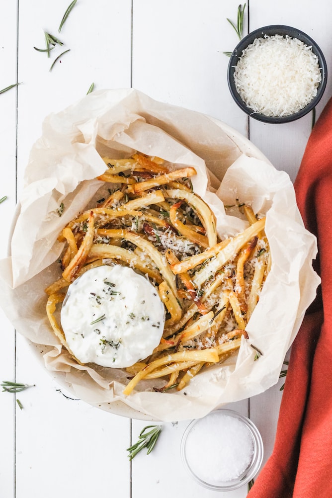 Baked Parsnips with Garlic Yogurt Dip | cookinginmygenes.com