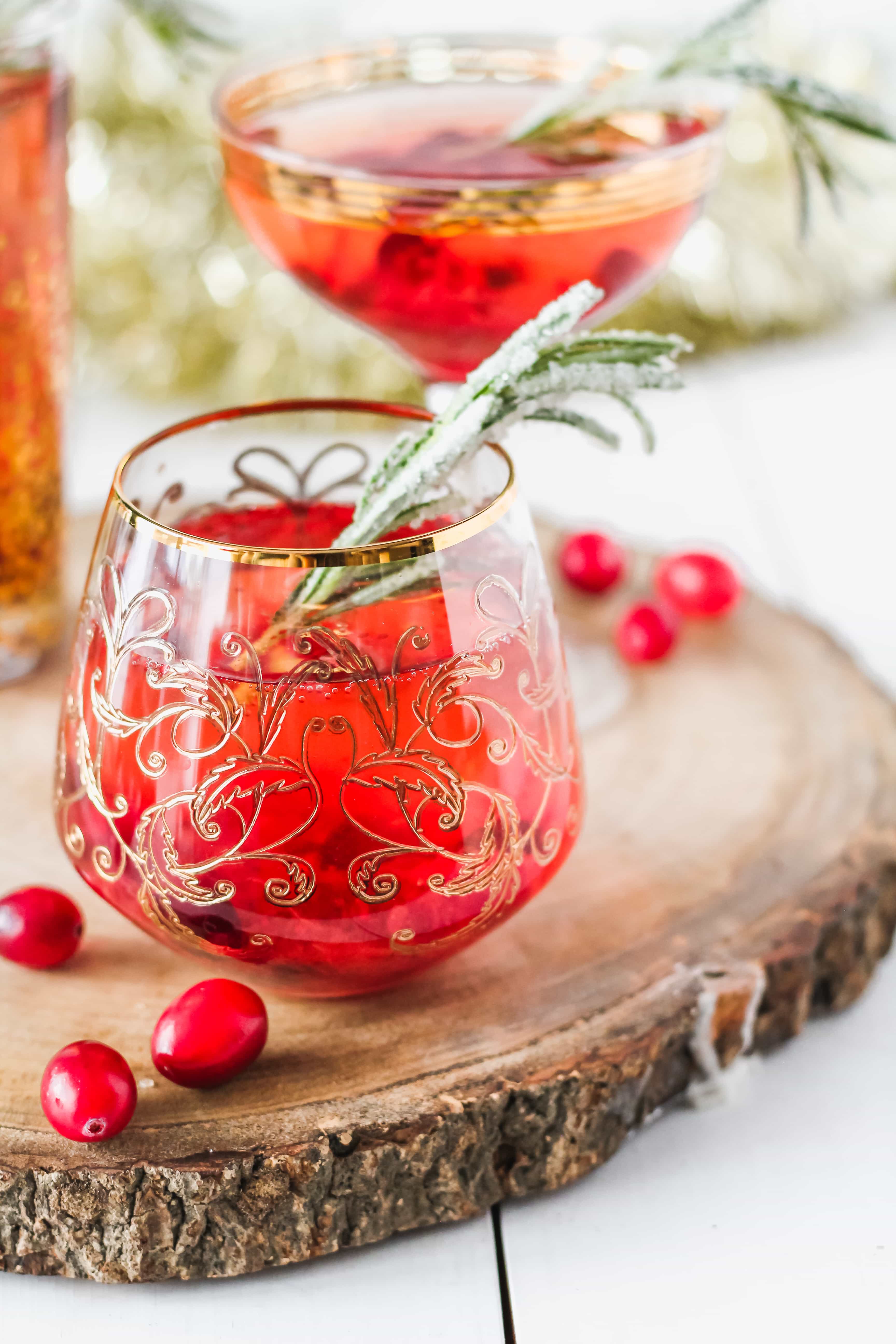 Cranberry Rosé Fizz Cocktail | cookinginmygenes.com