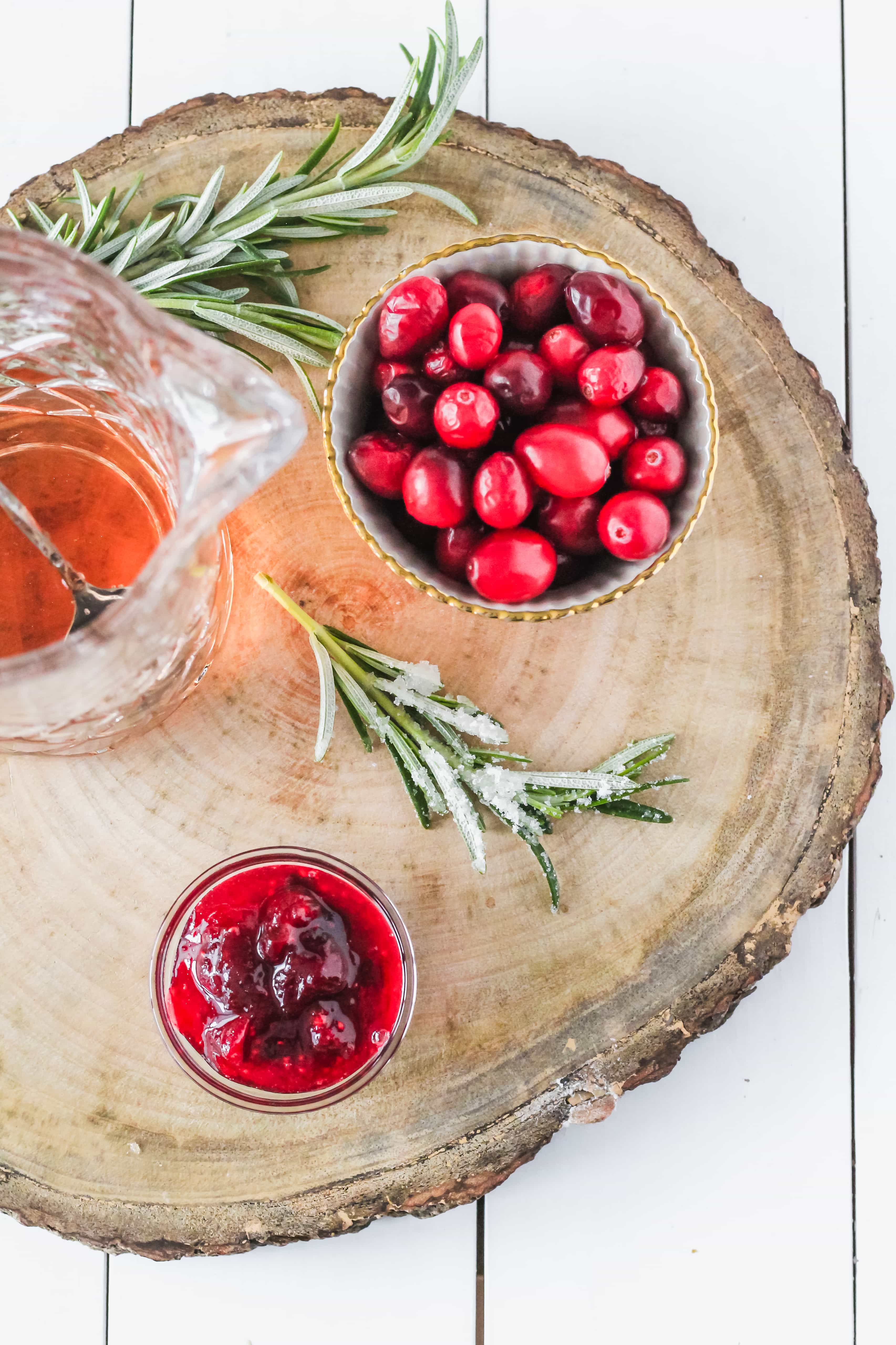 Cranberry Rosé Fizz Cocktail | cookinginmygenes.com