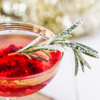 Cranberry Rosé Fizz Cocktail | cookinginmygenes.com