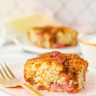 Rhubarb Cake | cookinginmygenes.com