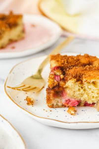 Rhubarb Cake | cookinginmygenes.com