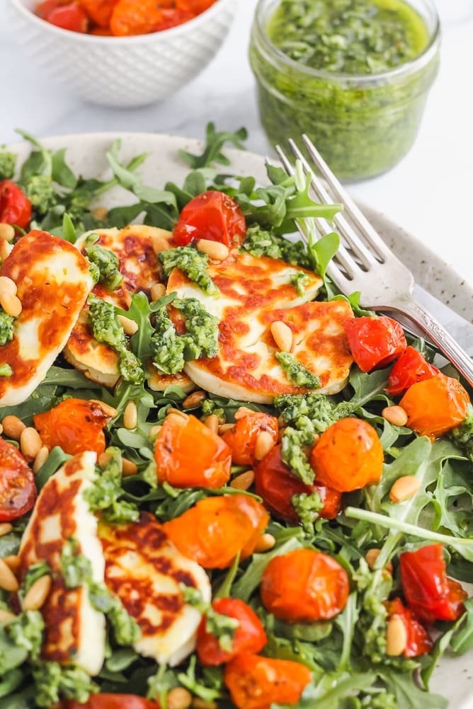 Roasted Tomato, Arugula and Halloumi Salad with Pesto | cookinginmygenes.com