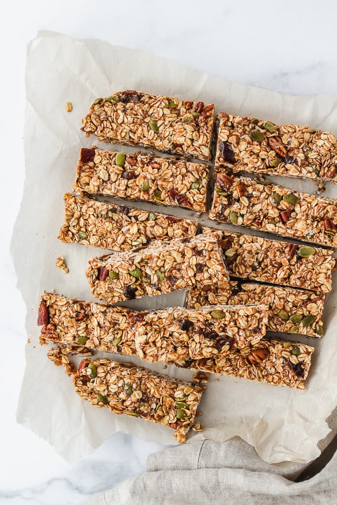 Cinnamon Spiced Granola Bars | cookinginmygenes.com