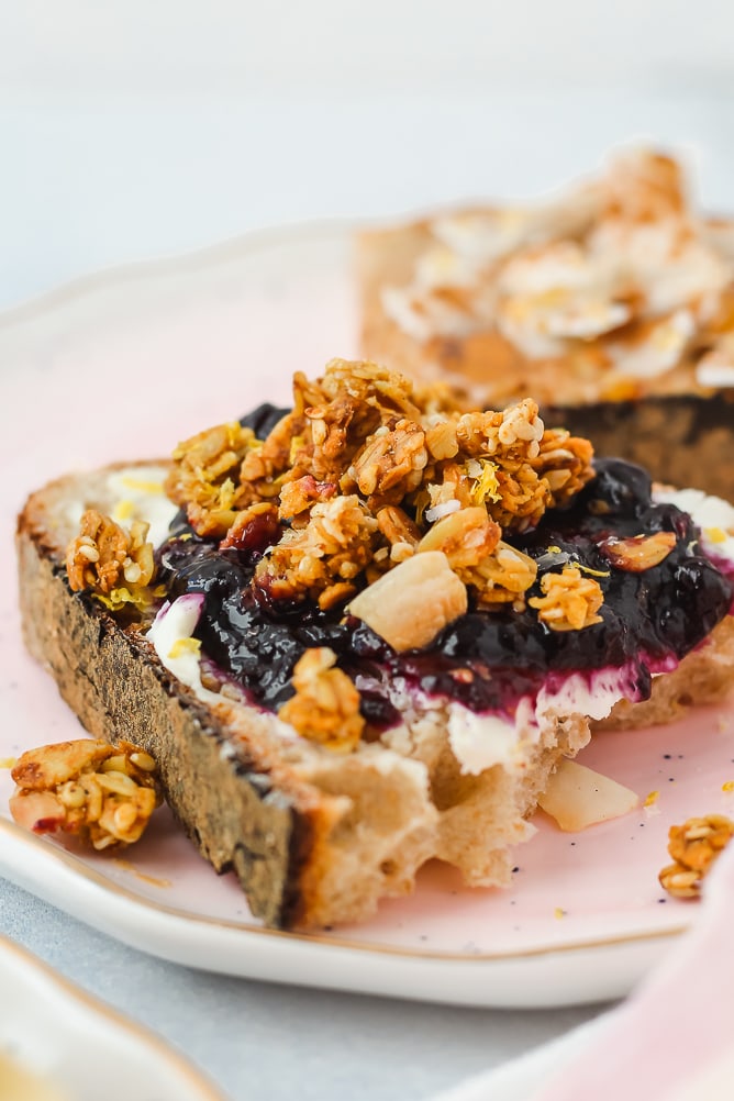 4 Easy & Creative Breakfast Toast Ideas