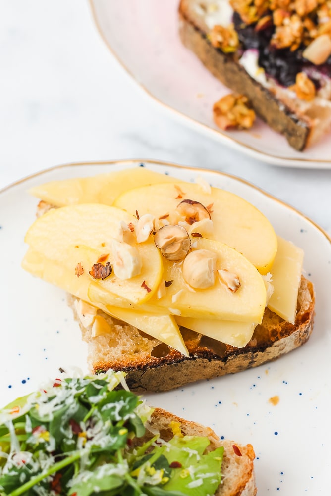 4 Easy & Creative Breakfast Toast Ideas