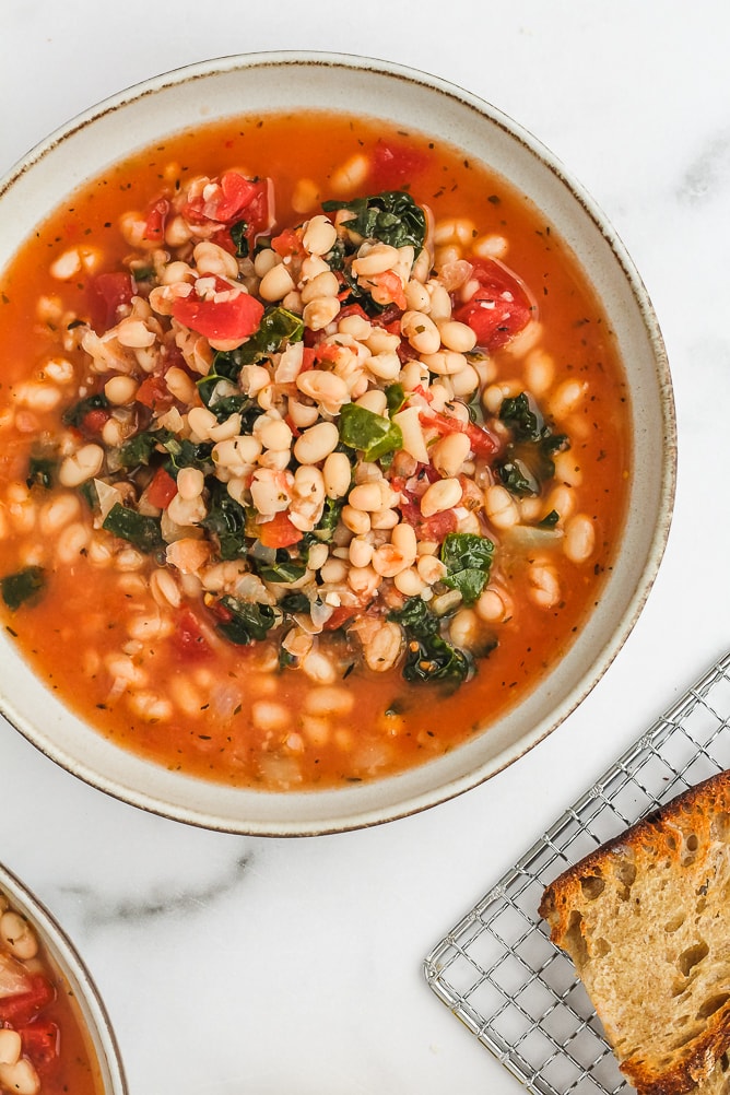 Quick White Beans with Tomatoes & Kale