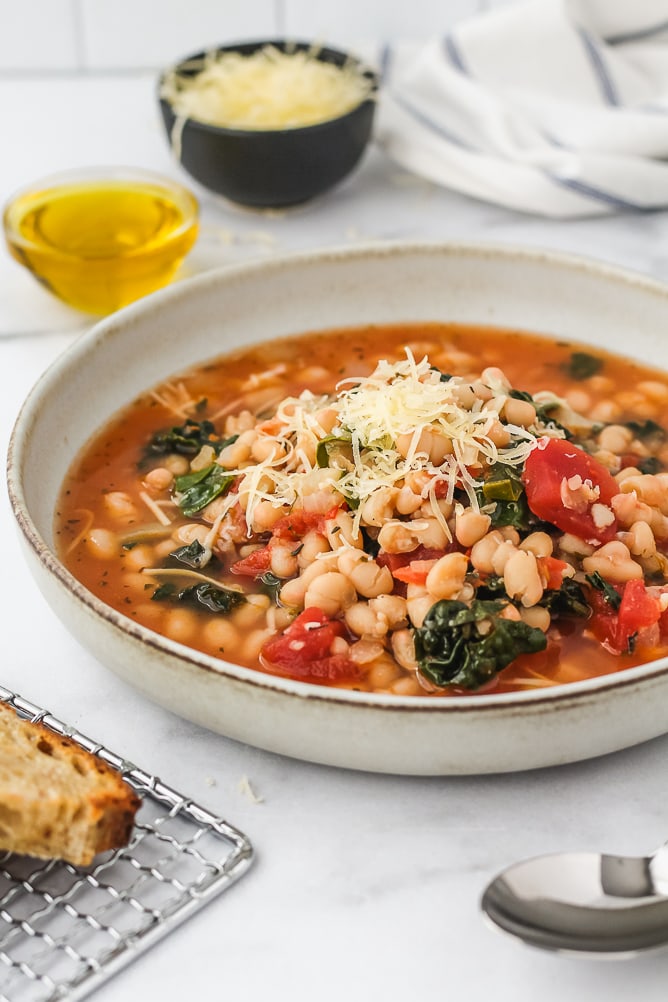 Quick White Beans with Tomatoes & Kale