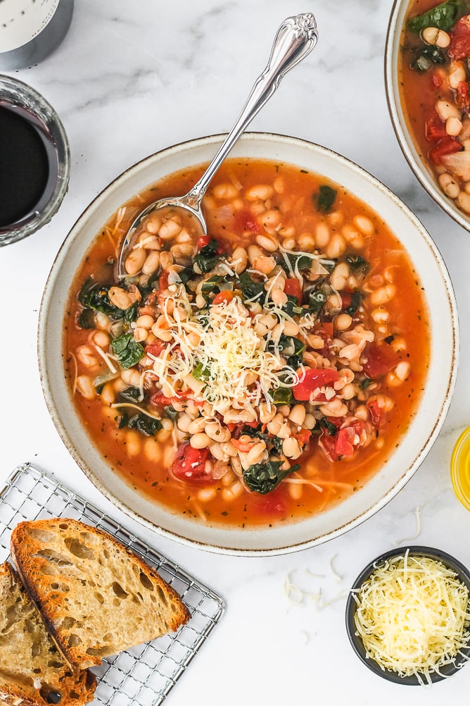 Quick White Beans with Tomatoes & Kale