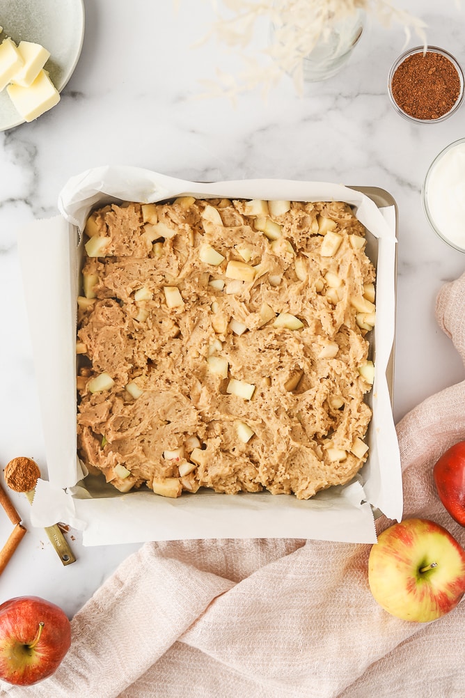 Apple Cinnamon Crumble Cake