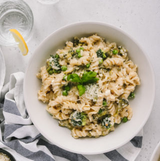 Cheesy One Pot Broccoli Pasta