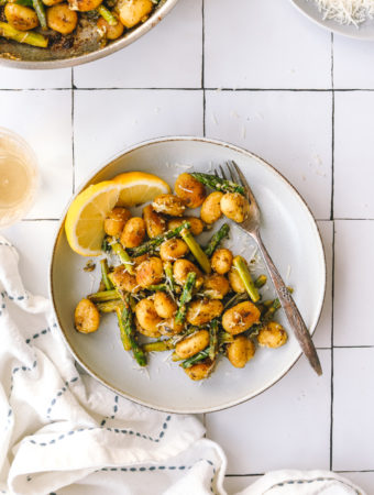 Spring gnocchi with asparagus in a bowl