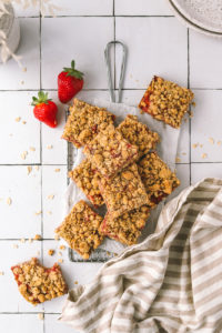 strawberry oat bars dessert