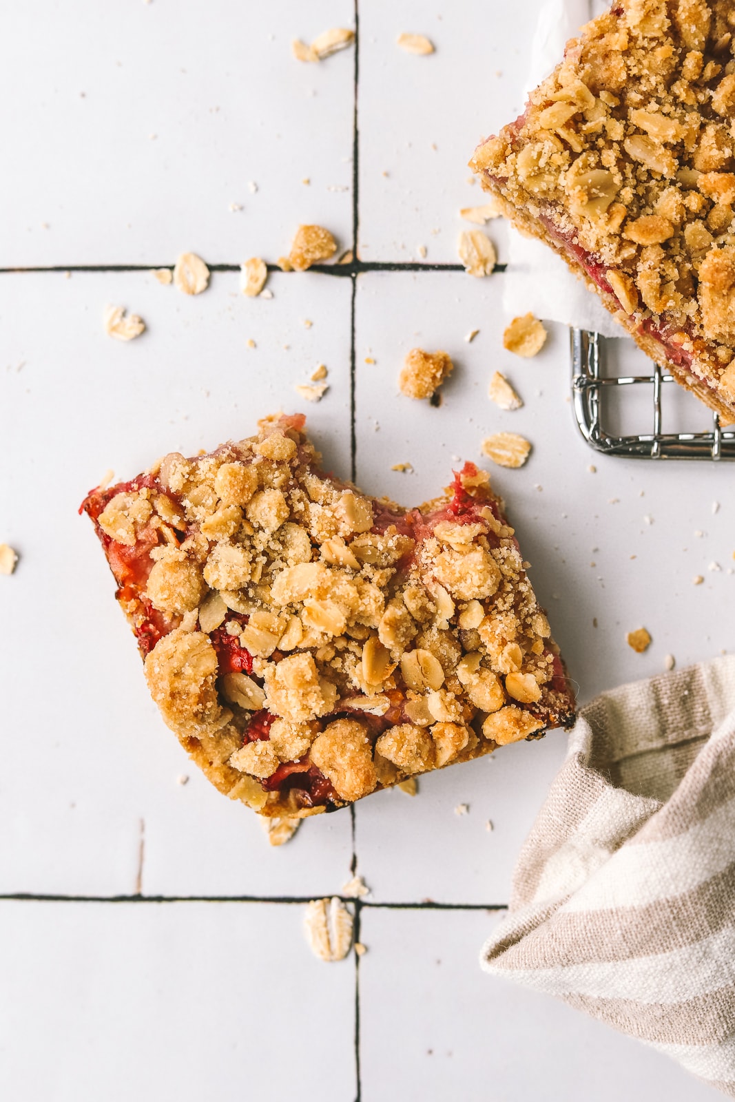 strawberry oat bars dessert