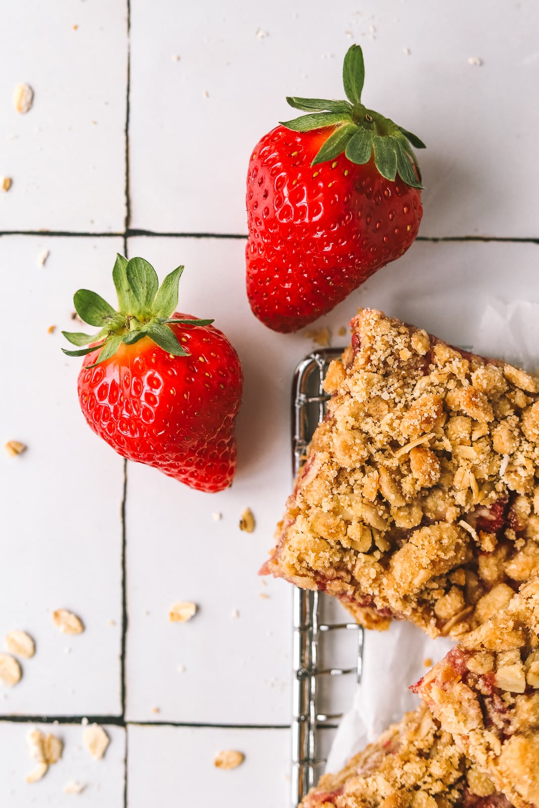 strawberry oat bars dessert