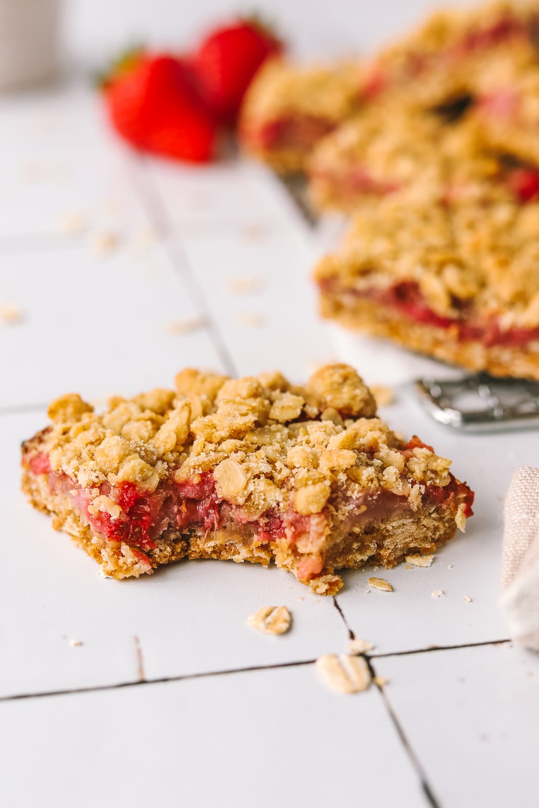 strawberry oat bars dessert