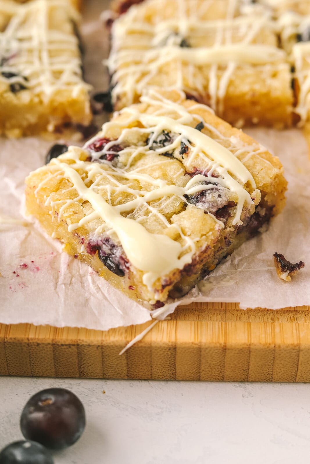 lemon blueberry dessert bar drizzled with white chocolate